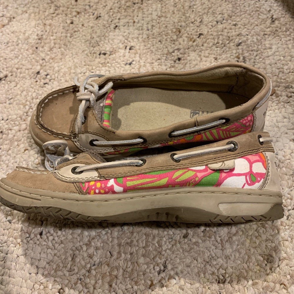 Sperry kids size 4 slip ons fits women’s size 6. Worn but still plenty of life